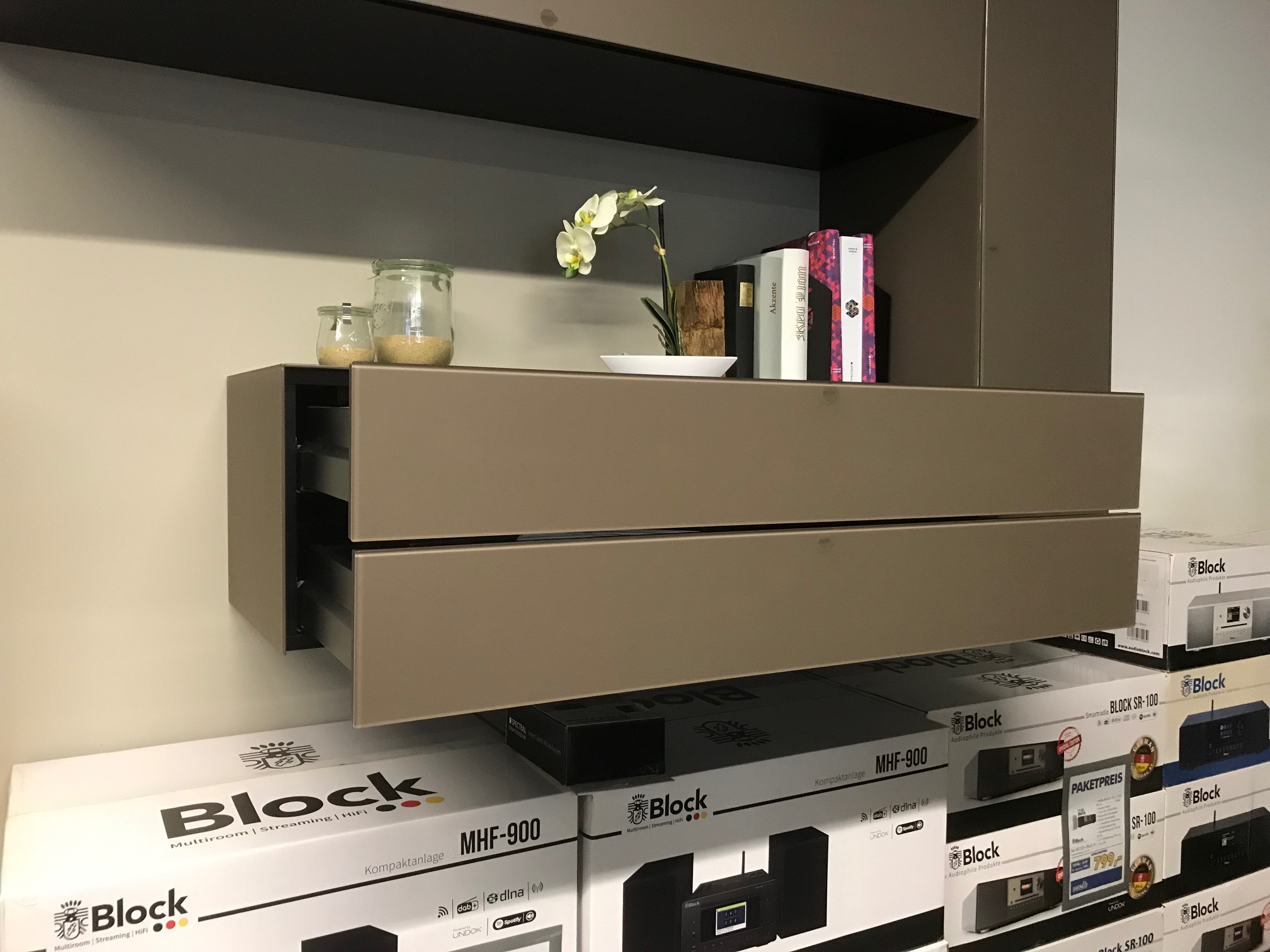 Spectral Mobel Outlet Auf Der Suche Nach Showroom Modellen Demo Tv Mobeln Alten Lager Und Modelllinien Die Wir Bereits Aus Unserer Kollektion Entfernt Haben Spectral Audio Mobel Gmbh